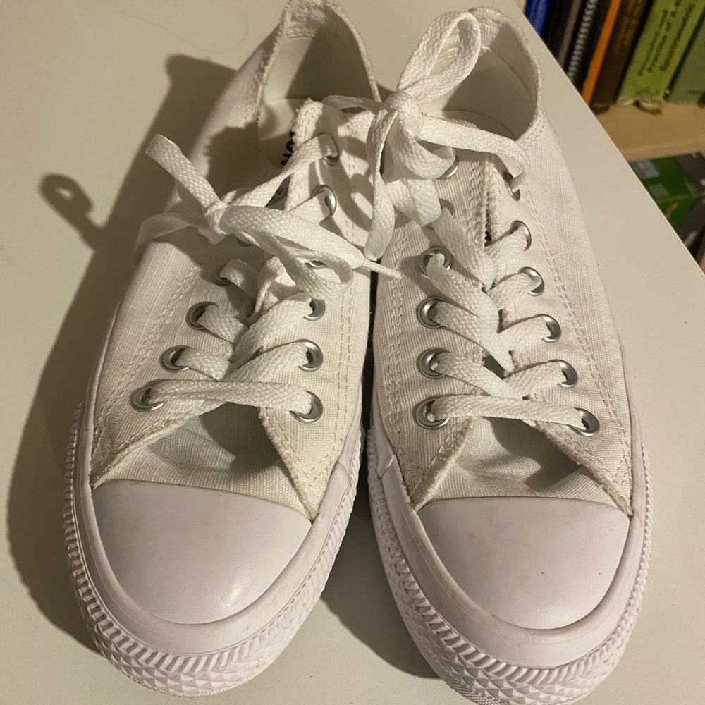 Converse white size 7